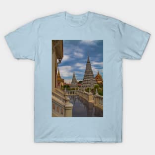 Cambodia. Phnom Pehn. Royal Palace. Stupas. T-Shirt